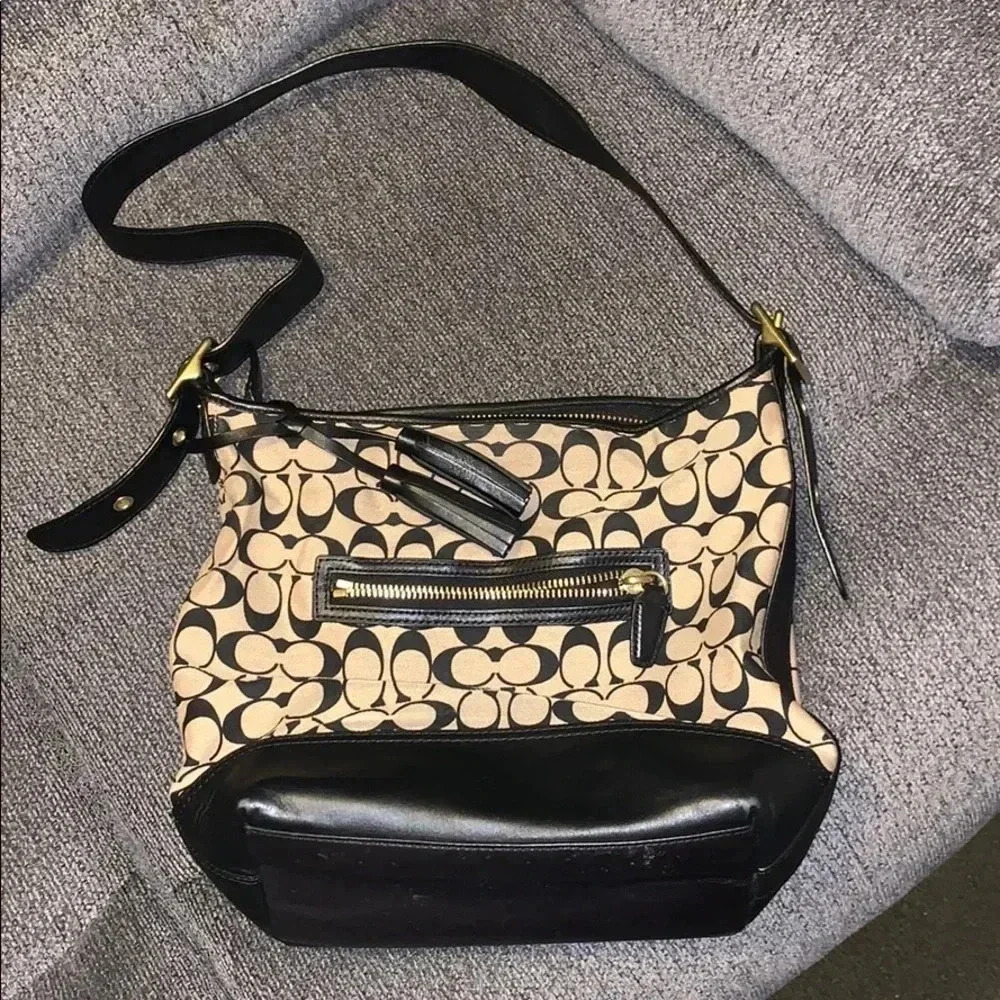 ✅Coach Handbag - Picture 2 of 3